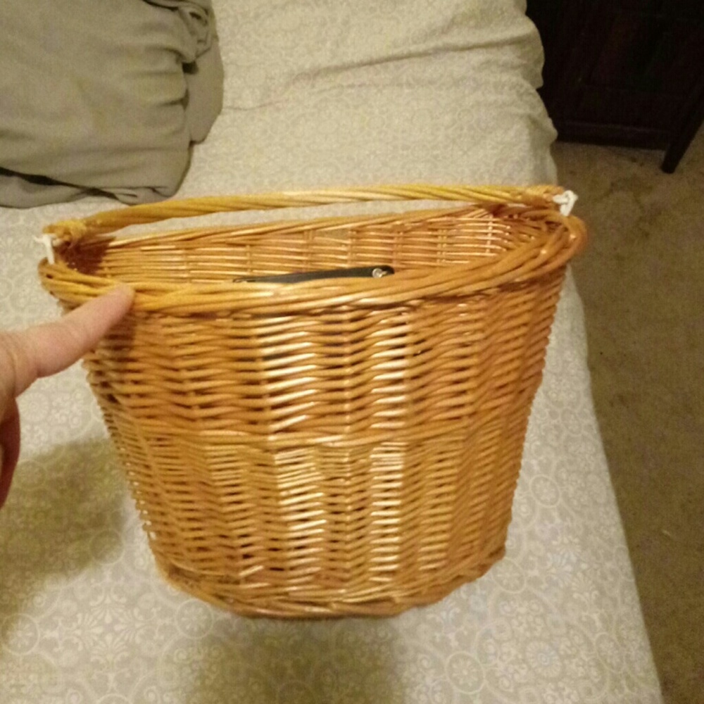 Wicker bicycle basket